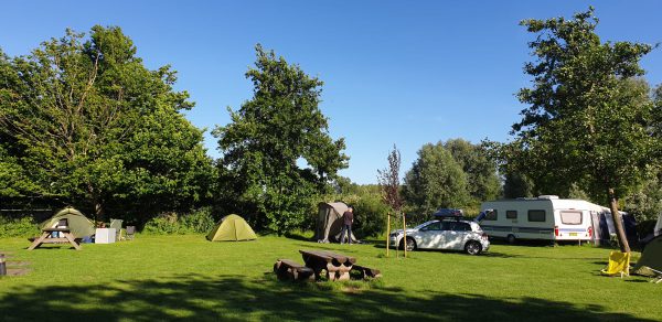 Trekkerveld kleine tenten Camping Vlietland